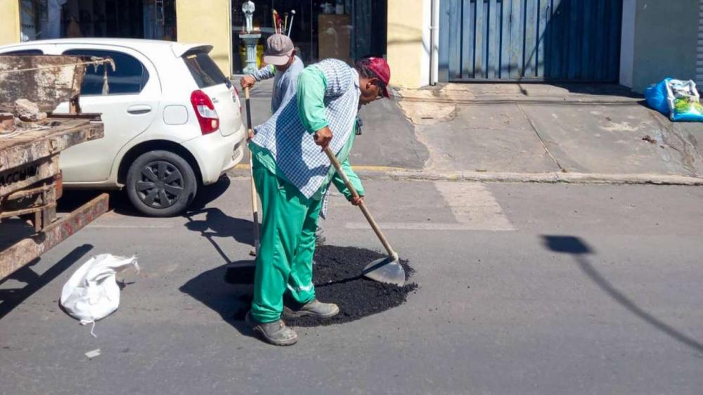 Secretaria realiza operação tapa-buraco em vias da região central